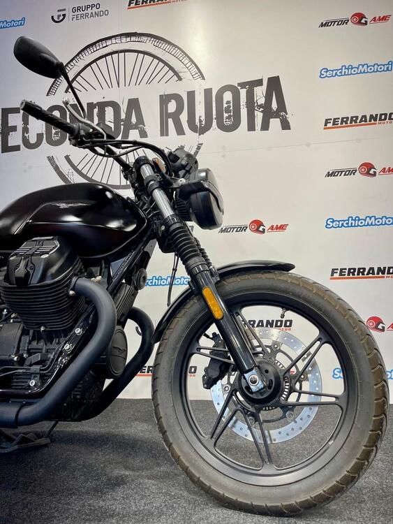 Moto Guzzi V7 Stone (2021 - 25) (5)