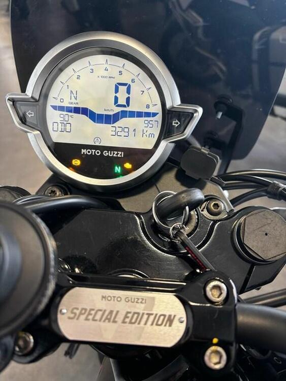 Moto Guzzi V7 850 Stone Special Abs (2021) (4)