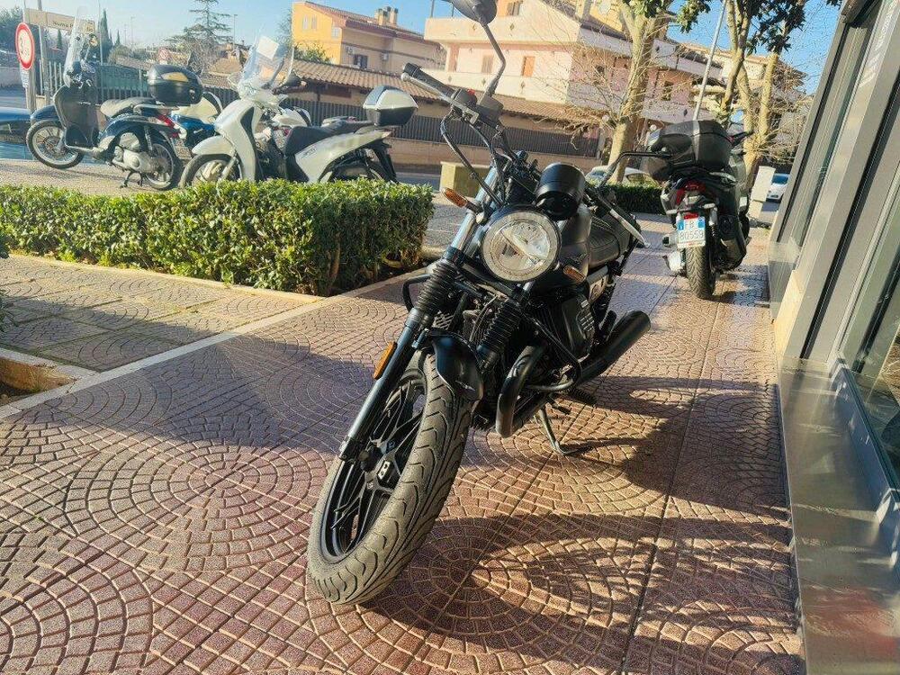 Moto Guzzi V7 III Stone (2017 - 20) (4)