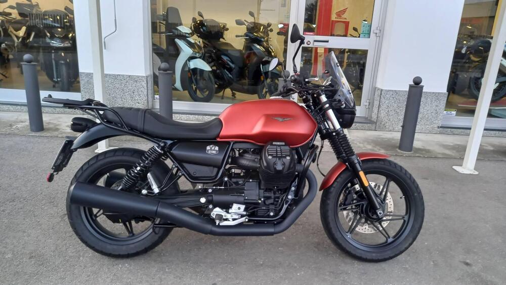 Moto Guzzi V7 Stone (2021 - 25)