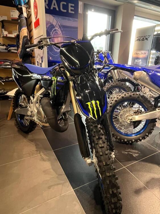 Yamaha YZ 125 Monster Energy Yamaha Racing Edition (2025) (2)