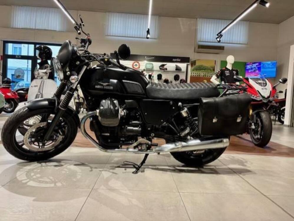 Moto Guzzi V7 II Stone (2015 - 17)