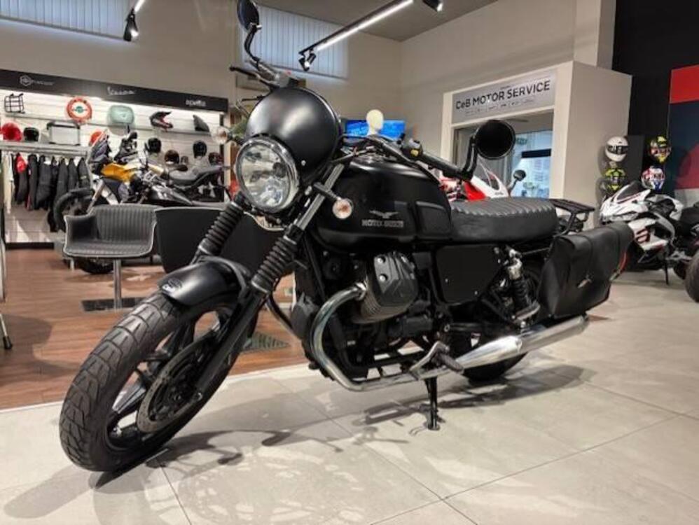 Moto Guzzi V7 II Stone (2015 - 17) (2)