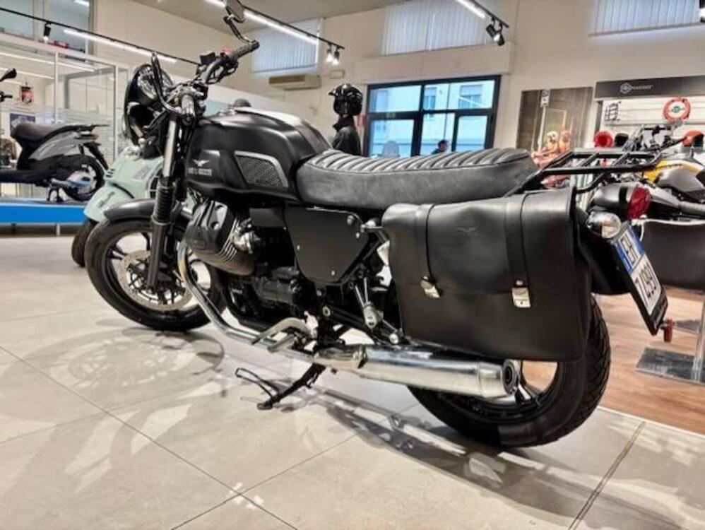 Moto Guzzi V7 II Stone (2015 - 17) (3)