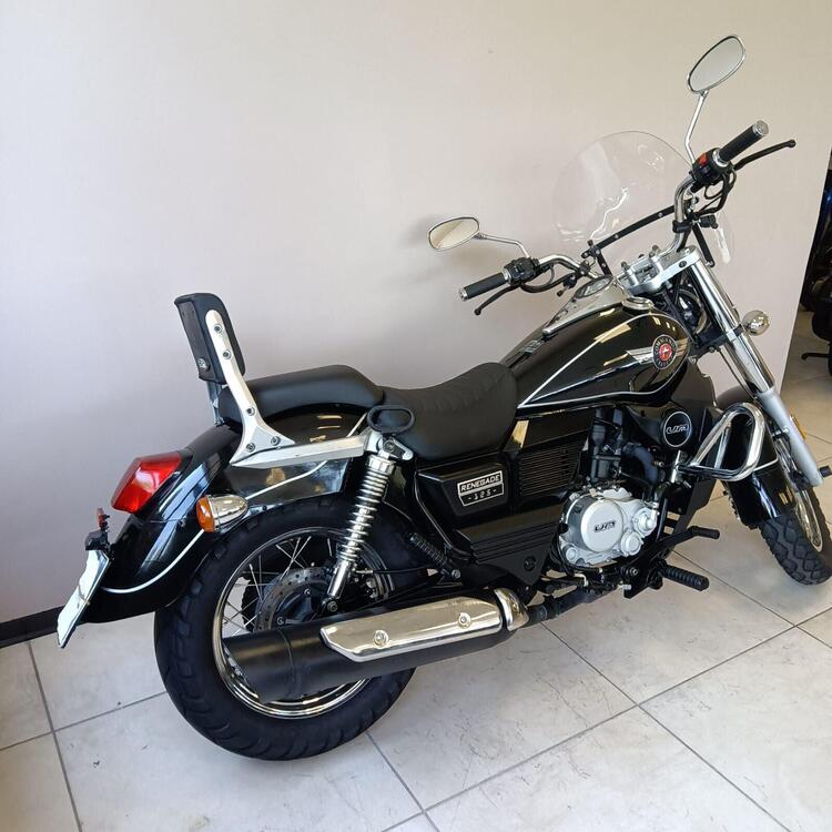 Um Italia Renegade Commando 125 (2019 - 22) (2)