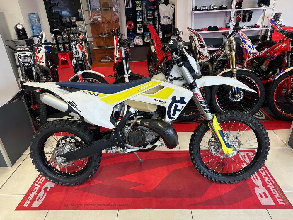 Husqvarna TE 250i (2020) (2)