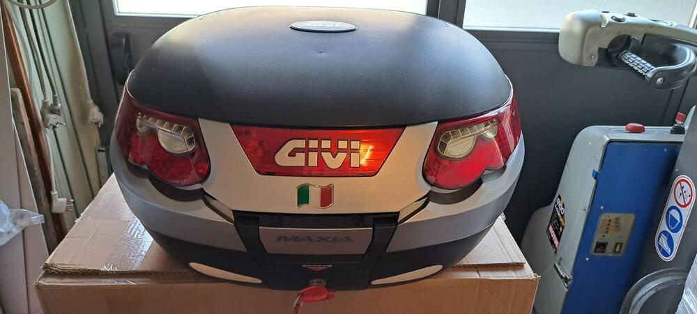 bauletto GIVI maxia usato