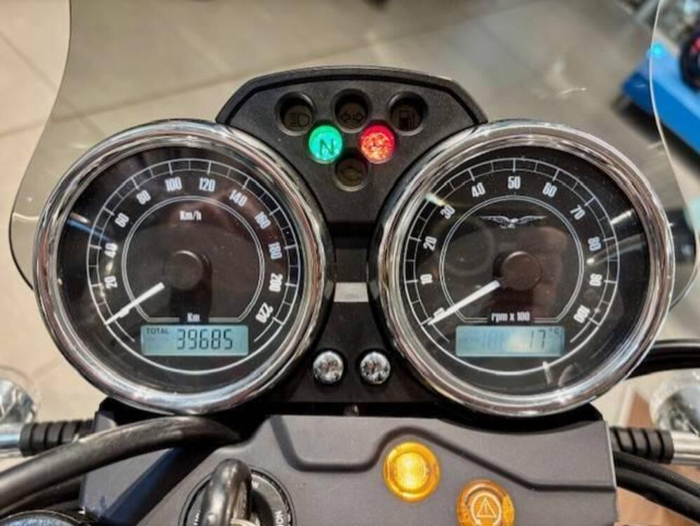 Moto Guzzi V7 II Special (2015 - 17) (4)