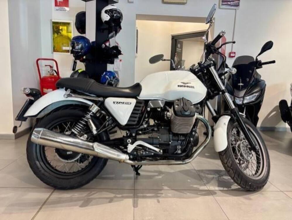 Moto Guzzi V7 II Special (2015 - 17) (5)