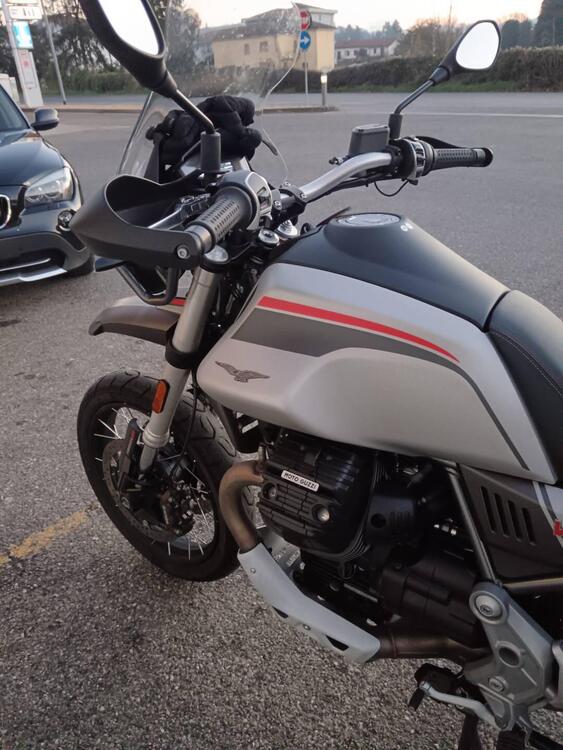 Moto Guzzi V85 TT Travel (2021 - 23)