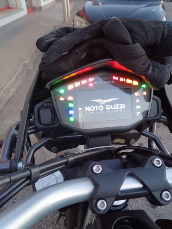 Moto Guzzi V85 TT Travel (2021 - 23) (3)