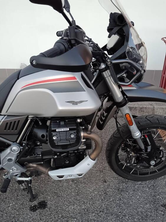 Moto Guzzi V85 TT Travel (2021 - 23) (4)