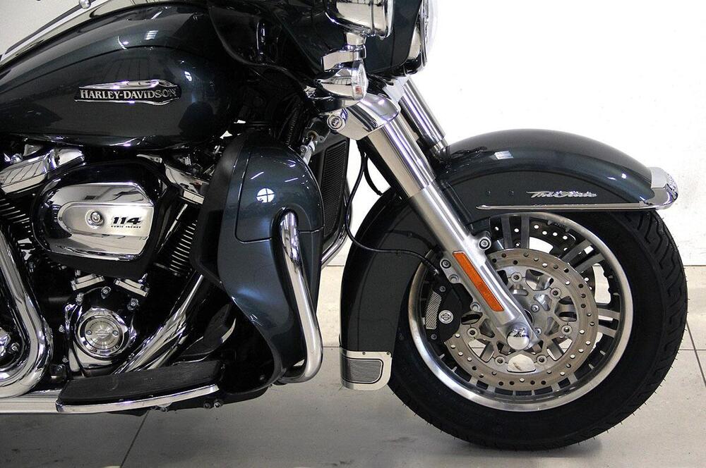 Harley-Davidson 114 Tri Glide Ultra (2019 - 20) - FLHTCUTG (2)