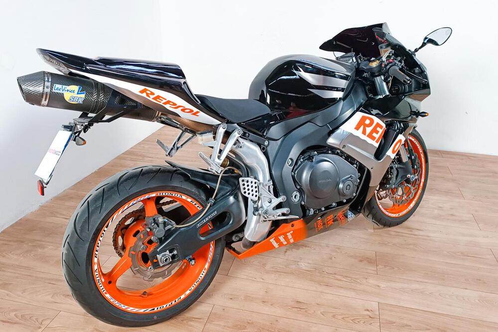 Honda CBR 1000 RR C- ABS (2009 - 11) (3)