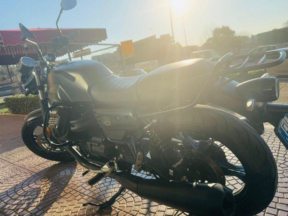 Moto Guzzi V7 III Stone (2017 - 20) (5)