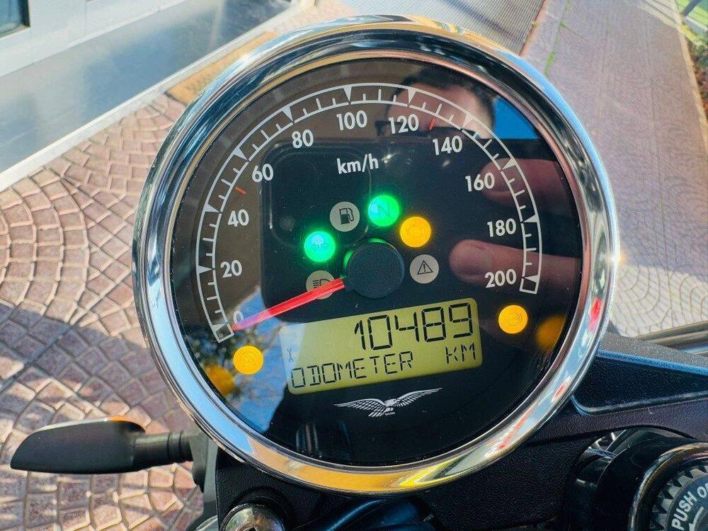 Moto Guzzi V7 III Stone (2017 - 20) (2)