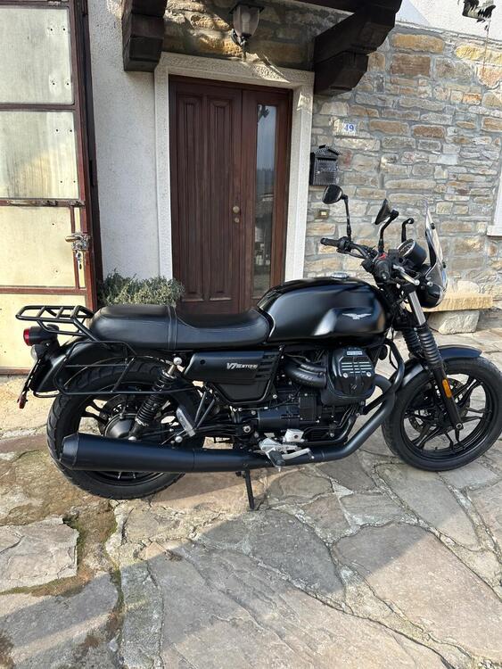 Moto Guzzi V7 III Stone (2017 - 20)