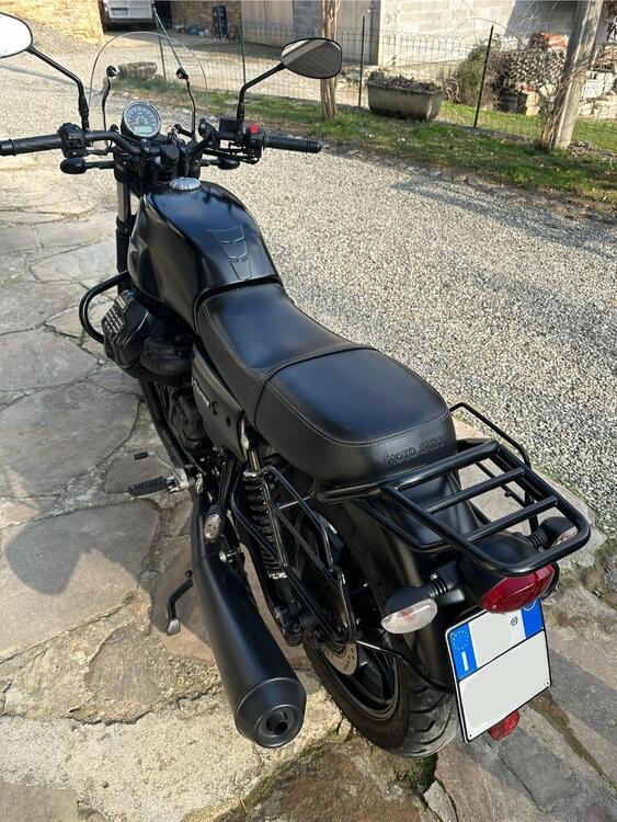 Moto Guzzi V7 III Stone (2017 - 20) (4)