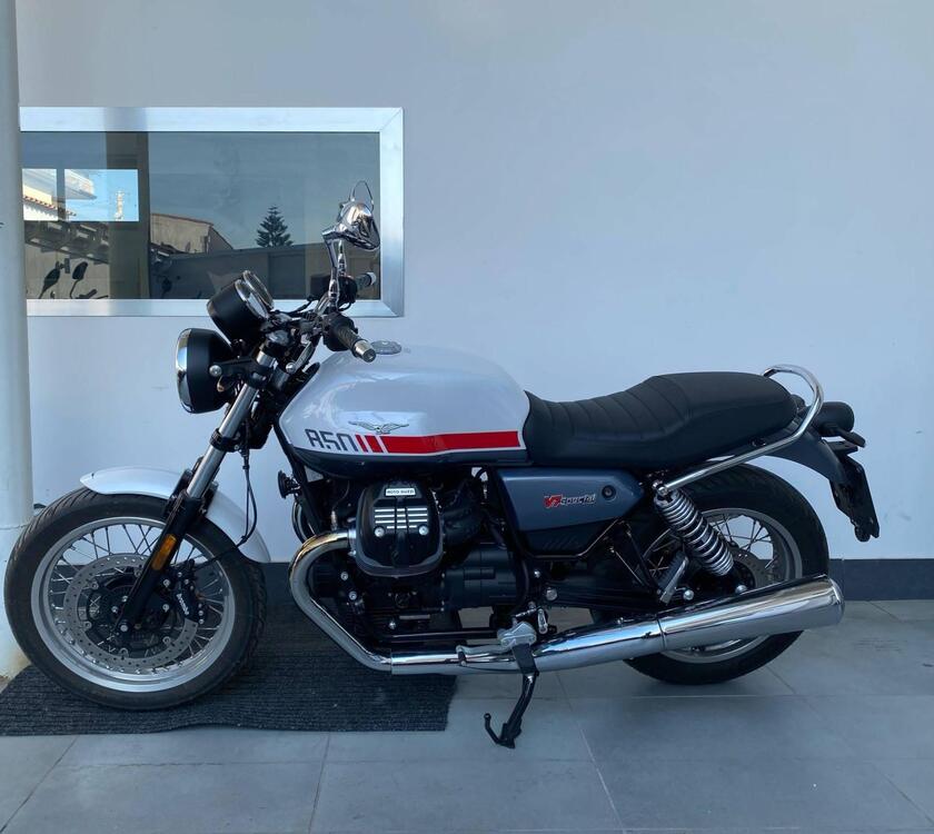 Moto Guzzi V7 Special Edition (2022 - 25) (2)