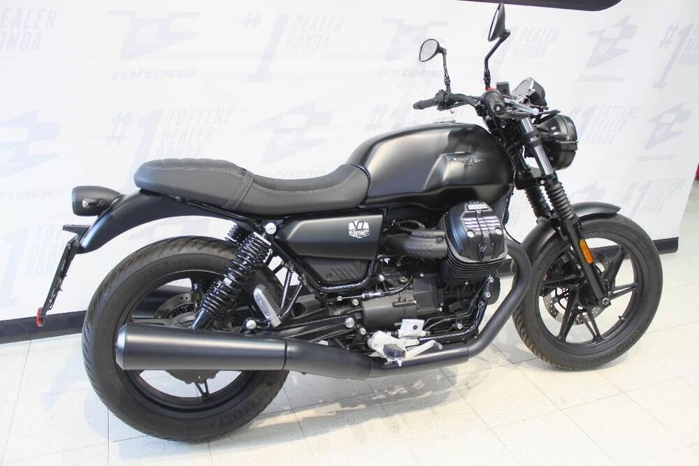 Moto Guzzi V7 Stone (2021 - 25) (2)