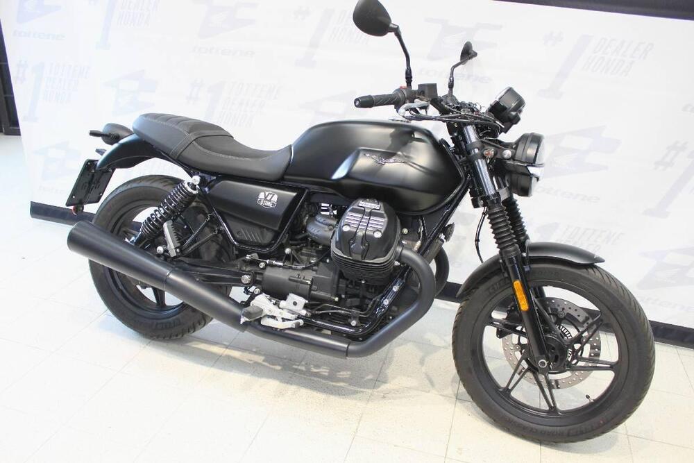 Moto Guzzi V7 Stone (2021 - 25) (3)