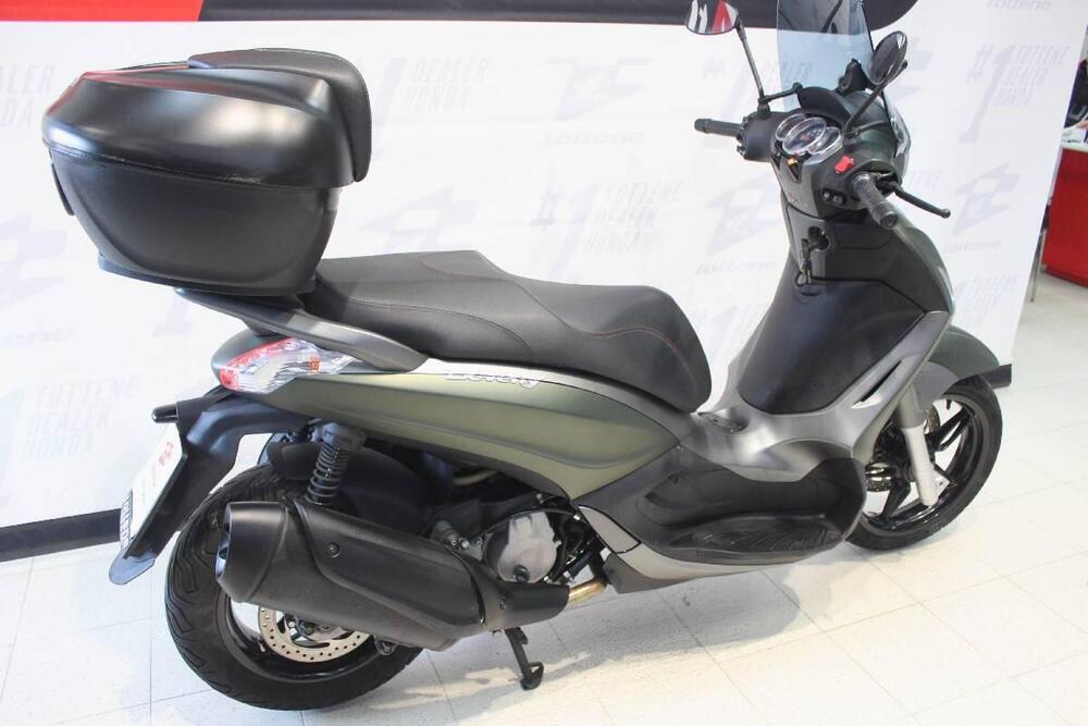 Piaggio Beverly 350 SportTouring ie ABS (2011 - 17) (3)