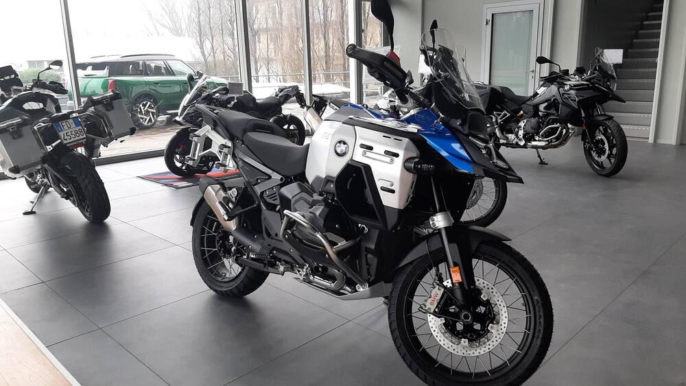 Bmw R 1300 GS Adventure Trophy (2025) (2)