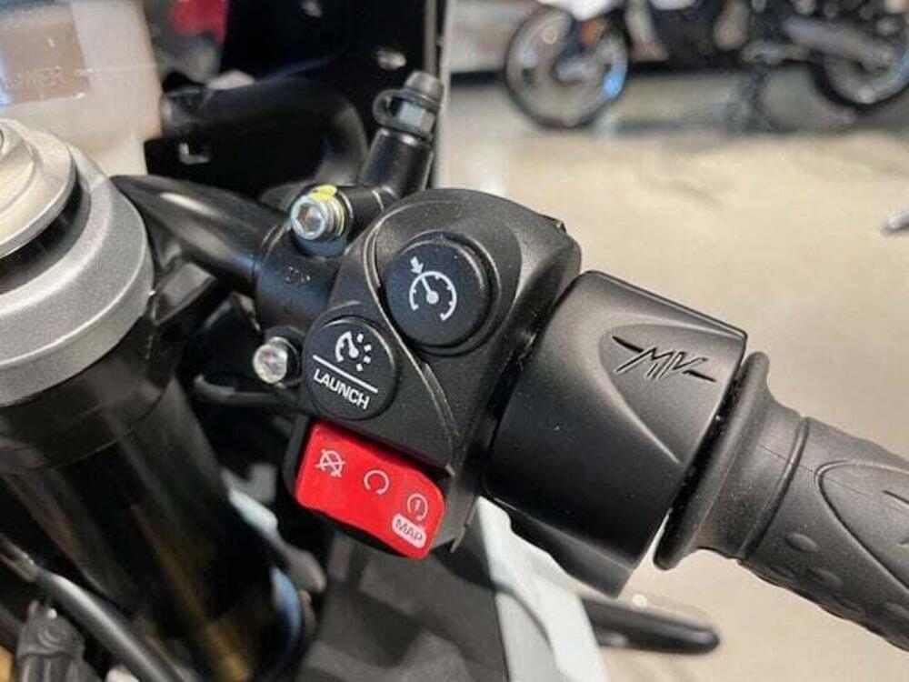 MV Agusta Superveloce 800 (2021 - 25) (3)