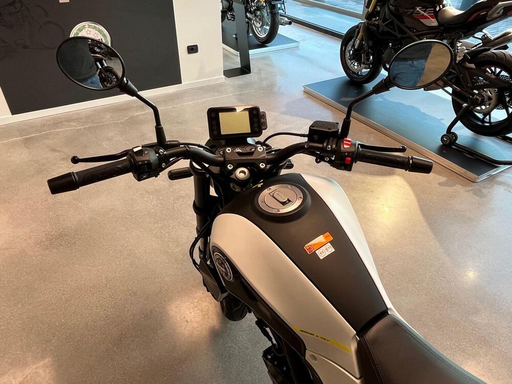 Benelli Leoncino 125 (2022 - 25) (3)