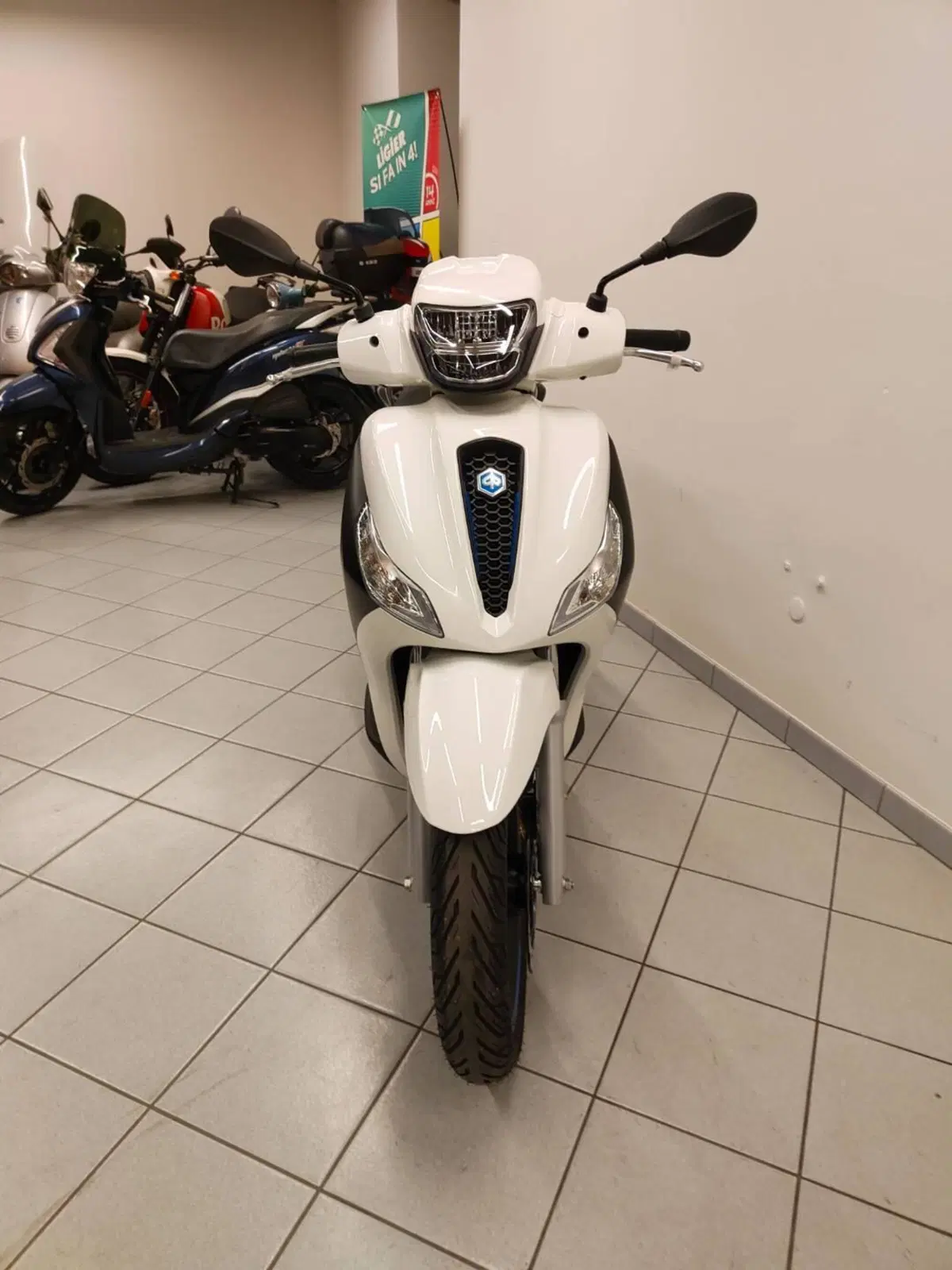 Piaggio Medley 200 S (2025 - 26) (7)