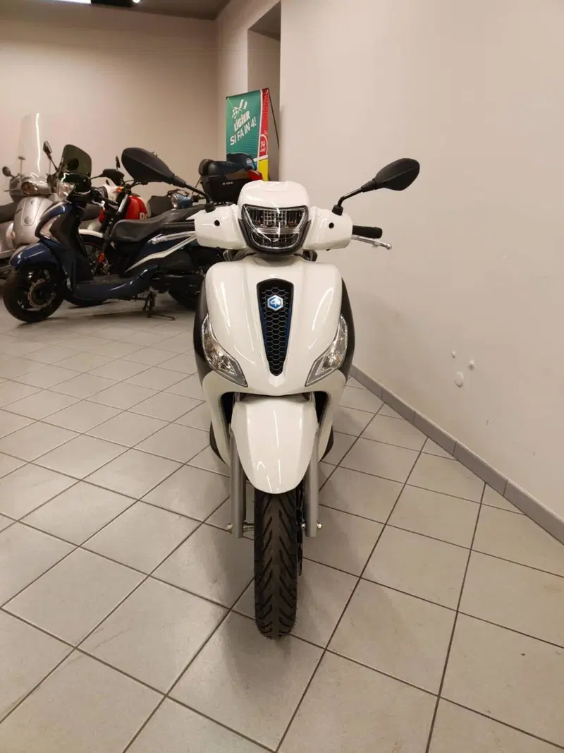 Piaggio Medley 200 S (2025 - 26) (8)