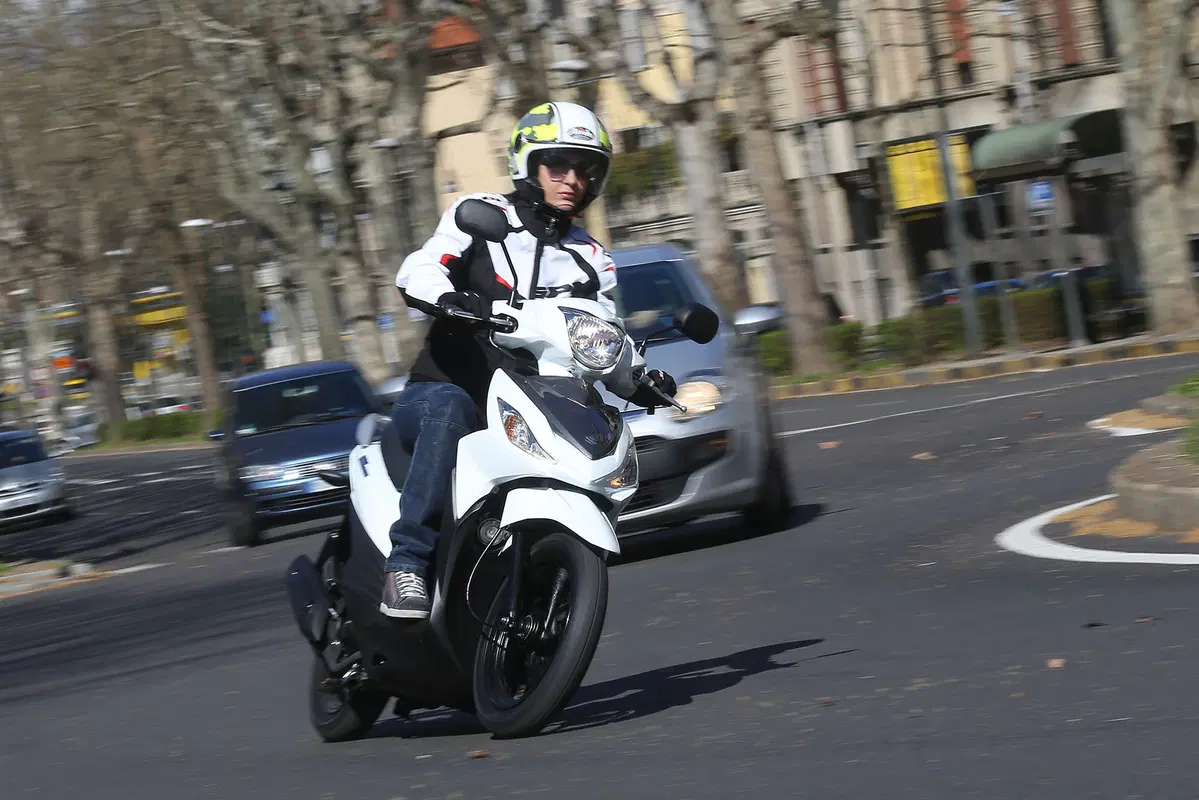 Suzuki Address 110 (2)