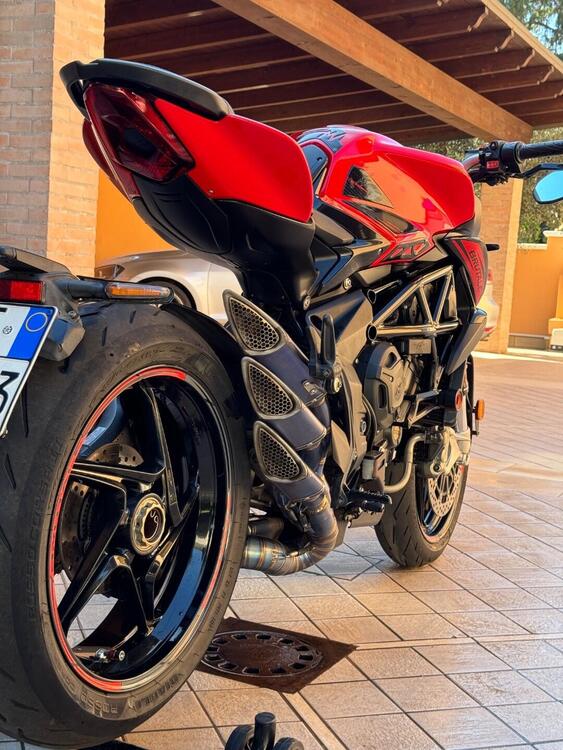 MV Agusta Brutale 800 Rosso (2021 - 23) (4)