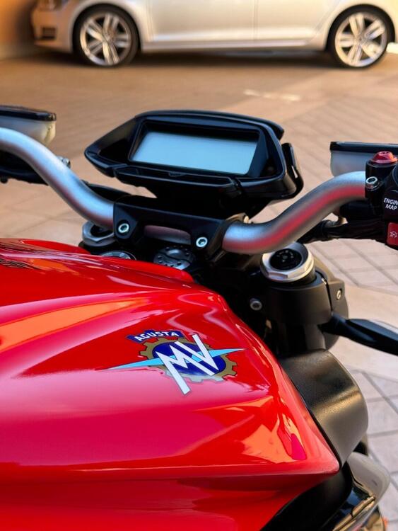 MV Agusta Brutale 800 Rosso (2021 - 23) (5)