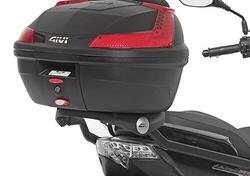 GIVI SR2121 Attacco posteriore specifico per baule