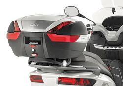 GIVI SR5609 Attacco posteriore specifico per baule