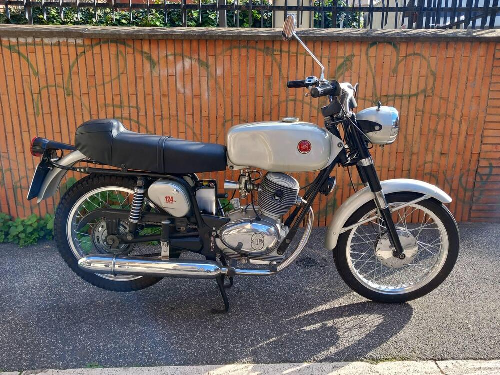 Gilera 124 5V STRADA