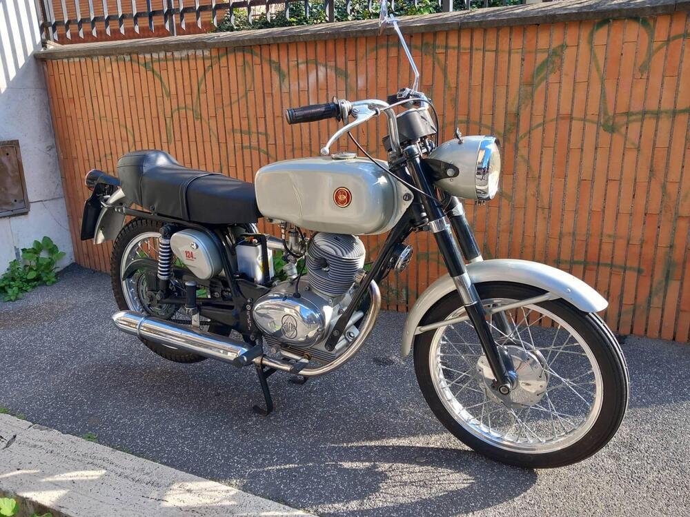 Gilera 124 5V STRADA (2)