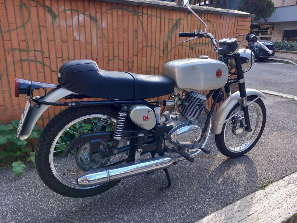 Gilera 124 5V STRADA (3)