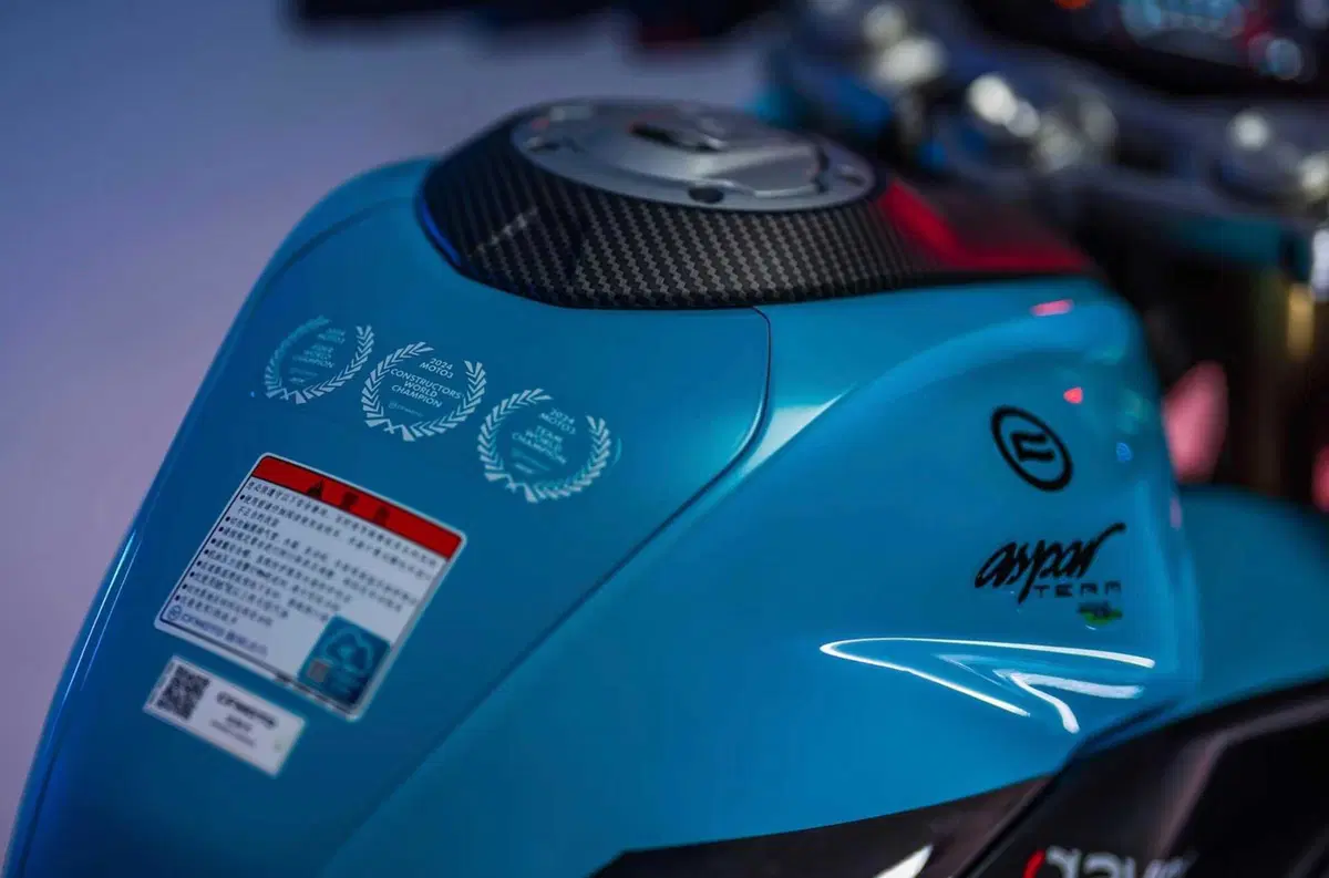 CF Moto 450 SR S ASPAR Limited Edition, 451 esemplari per la versione celebrativa (2)