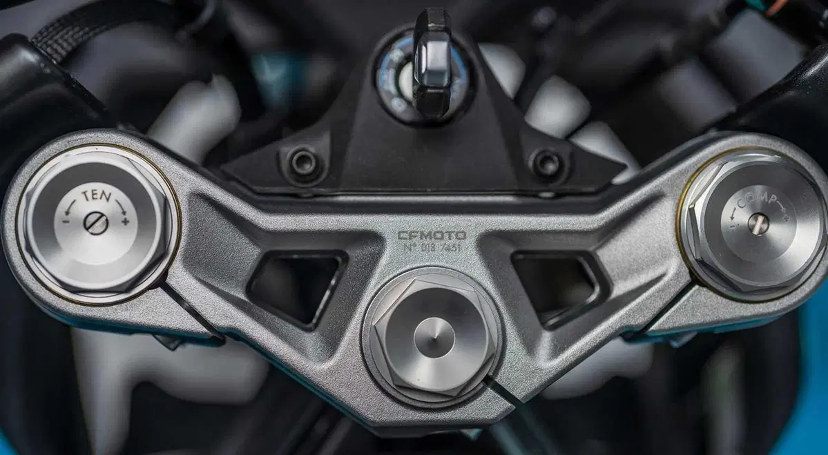 CF Moto 450 SR S ASPAR Limited Edition, 451 esemplari per la versione celebrativa (3)