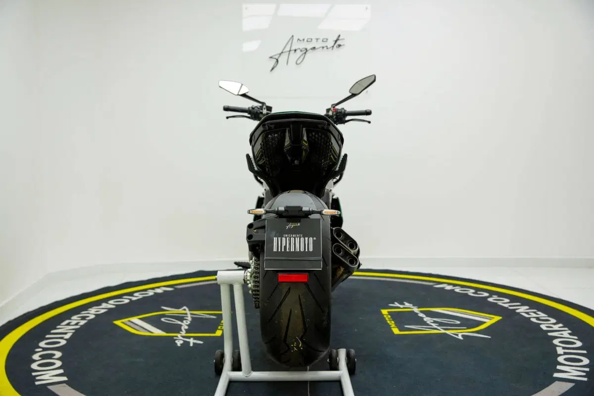 Ducati Diavel for Bentley (2024) (7)