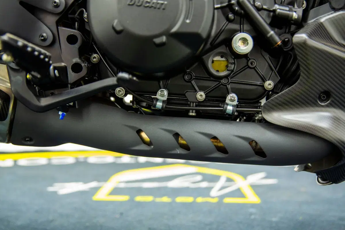 Ducati Diavel for Bentley (2024) (16)