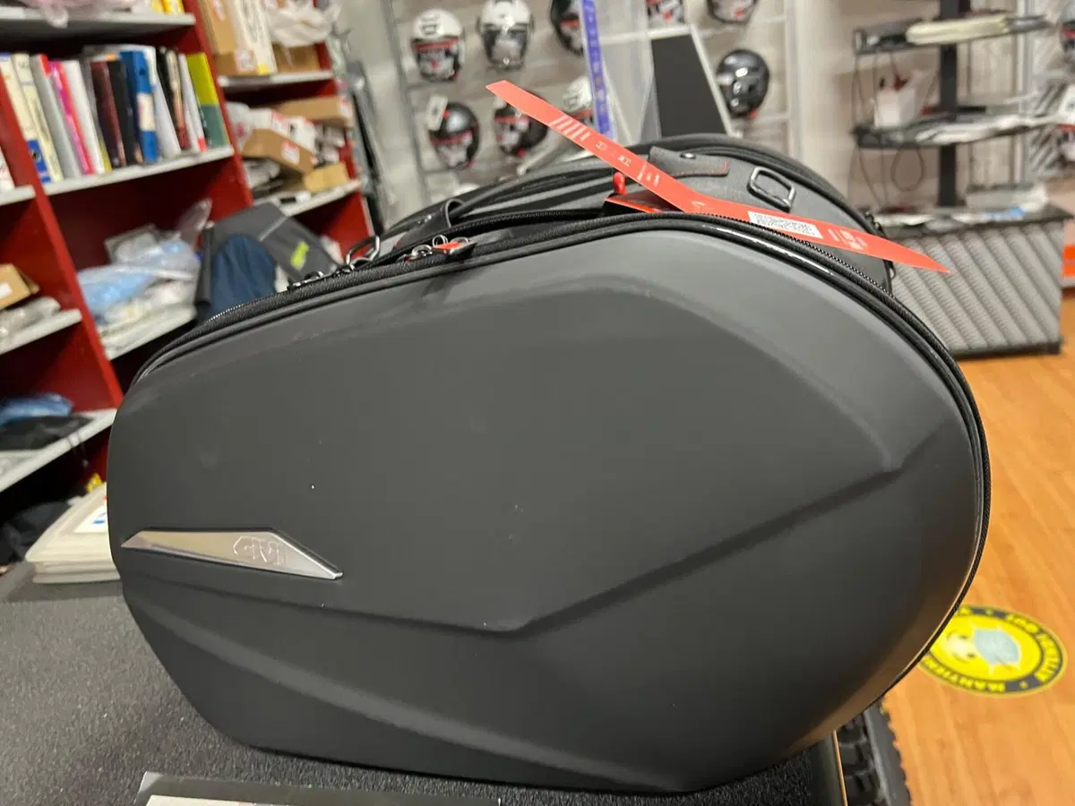 Valigie laterali Givi ST609+ nuove (4)