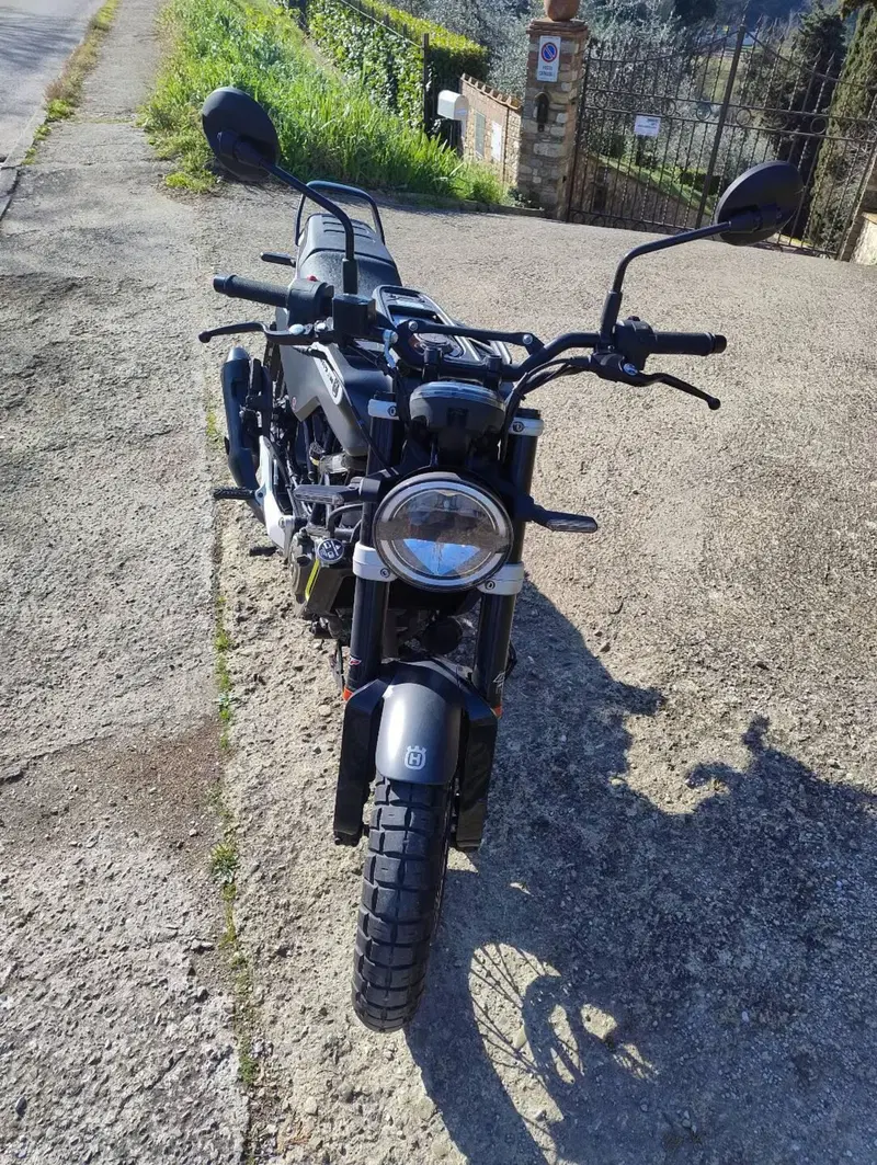 Husqvarna Svartpilen 125 (2021 - 23) (3)