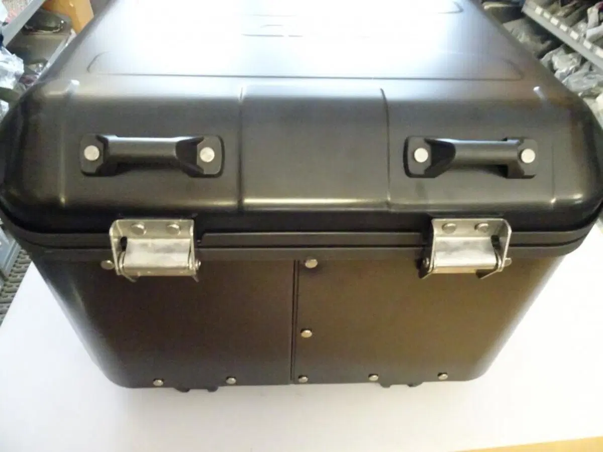 Valigia 46 Lt Trekker Givi (5)
