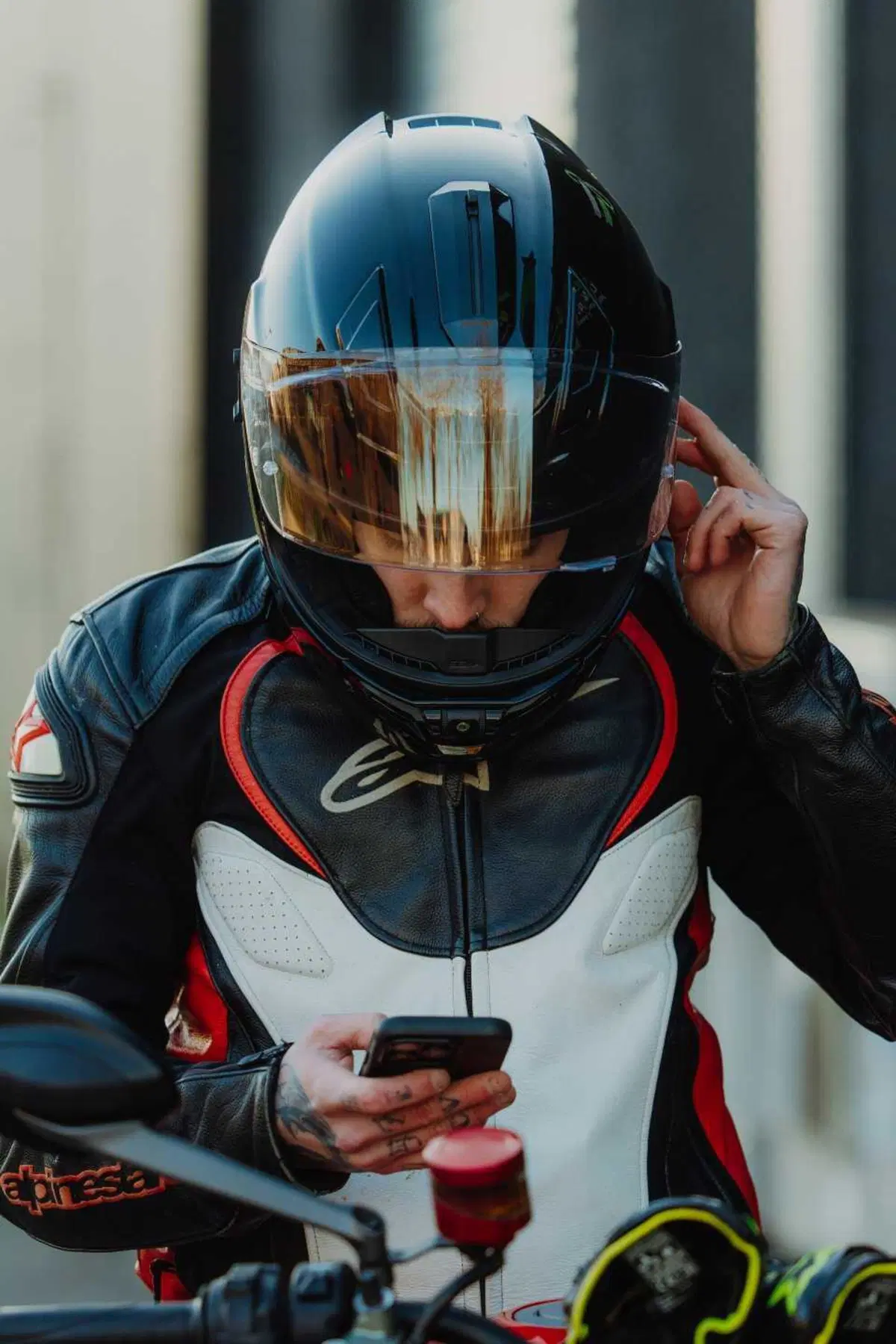 Phantom: il primo casco prodotto nella nuova fabbrica high-tech di Sena