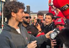 A Chivasso per conoscere meglio Bagnaia: imbucati alla sua festa. Pecco ha parlato di tutto: Marquez, la GP25... [VIDEO]