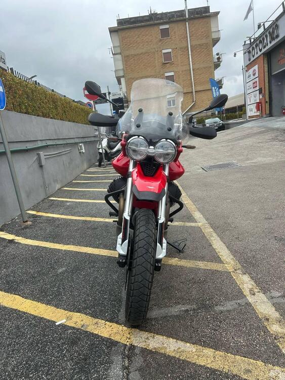 Moto Guzzi V85 TT Evocative Graphics (2021 - 23) (3)