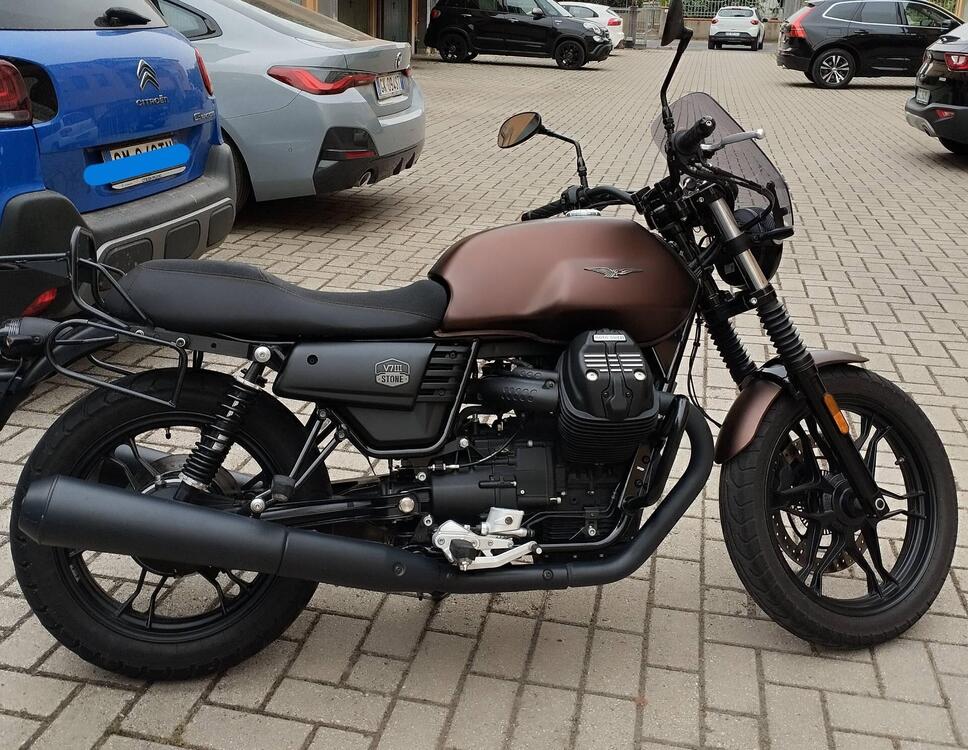 Moto Guzzi V7 III Stone Night Pack (2019 - 20)